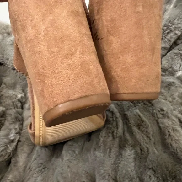 Tan Suede Heeled Strap Shoes - Picture 5 of 6